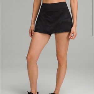 Lulu pace rival mid-rise skirt size 4! Black camo